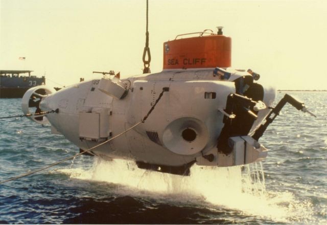 sea-cliff-handling lines attached