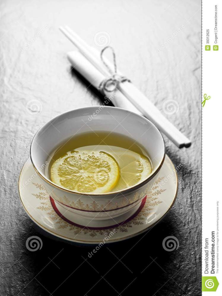 lemon-finger-bowl-sliced-39312625